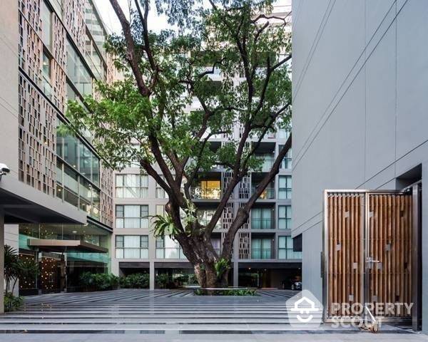 picture 2-BR Condo at Via Botani near BTS Phrom Phong (ID 531399) - 12/17