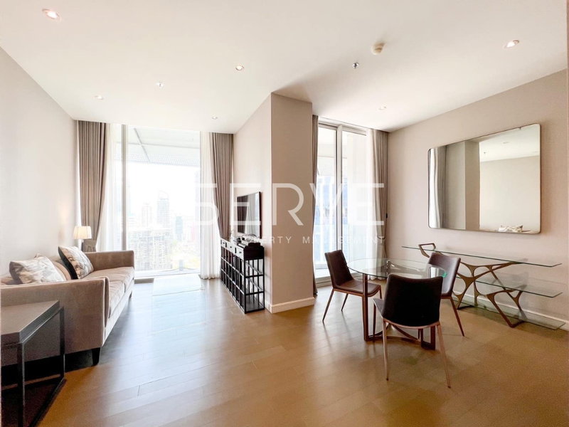 Condos for rent : 1 Beds with Bathtub Nice View Good Location Close to BTS Ratchadamri 300 m at Magnolias Ratchadamri Boulevard Condo / For Rent