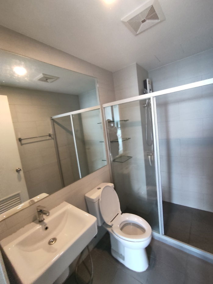 picture <Add Line only> Notting Hill Condo, 10th floor, south side, 1 year contract. - 10/14