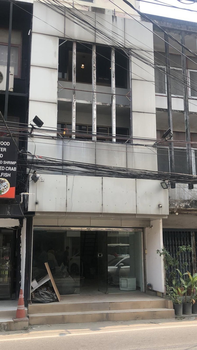 LTHC10015 – Commercial FOR RENT in Sukhumvit 49 size 240 Sq. m. Near BTS Thonglo Station ONLY 200K/Month