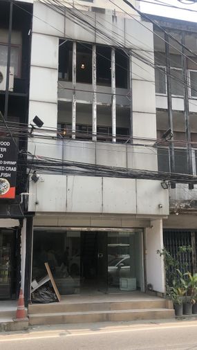 LTHC10015 – Commercial FOR RENT in Sukhumvit 49 size 240 Sq. m. Near BTS Thonglo Station ONLY 200K/Month