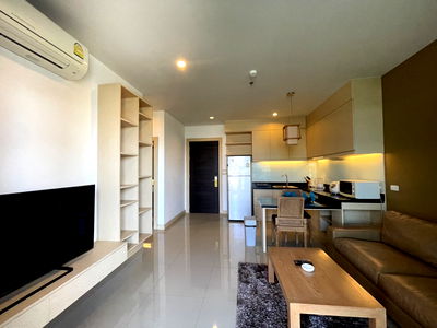 Condos for rent Robinson Sriracha : Condo for rent, Suntara Residence Sriracha, complete luxury service, convenient transportation, near cafes, malls, schools, etc.