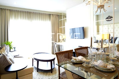 คอนโดให้เช่า : 1 นอน ห้องมุม มีอ่าง ชั้นสูง 15+ ทำเลดีย่านพร้อมพงษ์ ใกล้ BTS พร้อมพงษ์ 200 ม. ที่คอนโด Noble Refine / ให้เช่าคอนโด