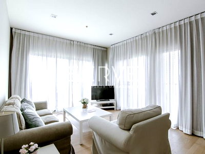 ขายคอนโด : Bright Style Corner Room 2 Beds with Bathtub Good Location BTS Ekkamai / Condo For Rent-Noble Reveal