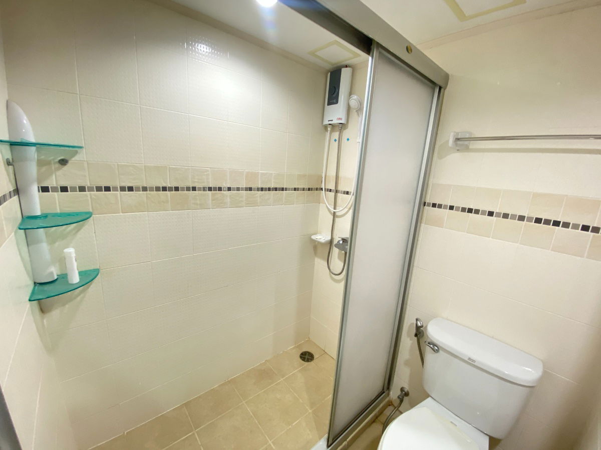 picture LP44200  Lumpini Ram44, 64 sqm. 14Fl. 2beds 20,000 baht Line : @p2nproperty - 18/19