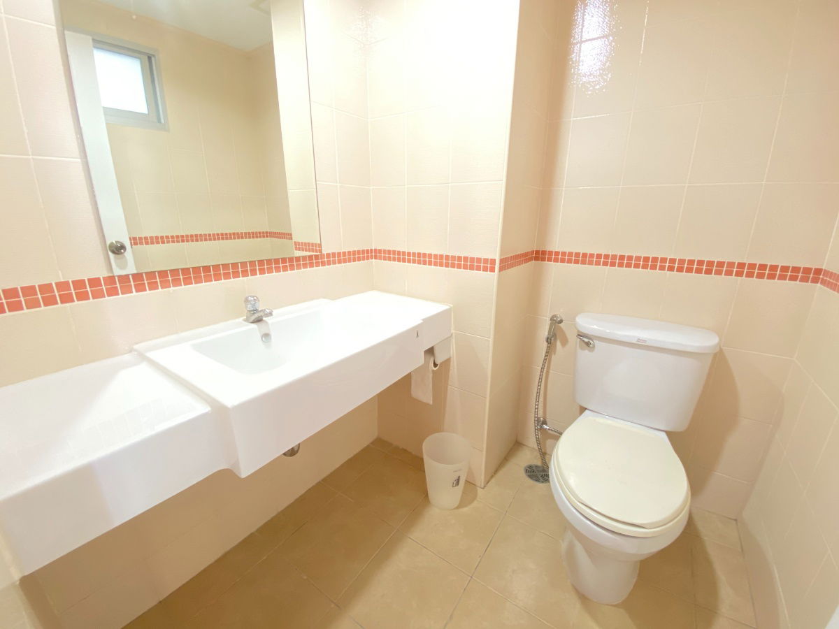 picture LP44200  Lumpini Ram44, 64 sqm. 14Fl. 2beds 20,000 baht Line : @p2nproperty - 16/19