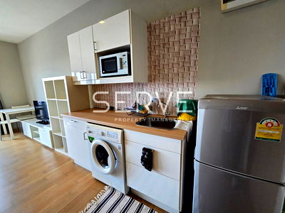 Condos for sale : Studio with Bathtub East Side High Fl. 20+ Close to BTS Ekkamai 200 m. / Condo for Sale -Noble Reveal