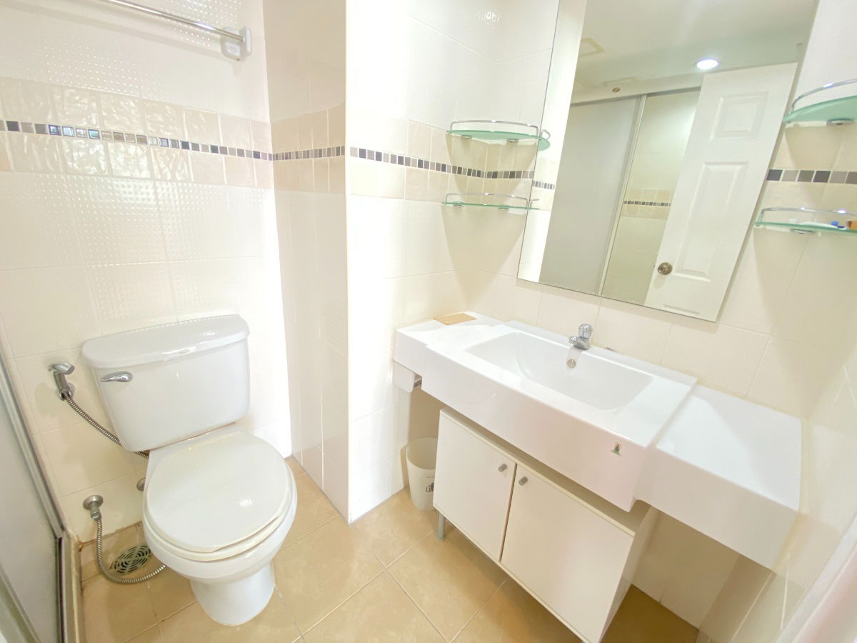 picture LP44200  Lumpini Ram44, 64 sqm. 14Fl. 2beds 20,000 baht Line : @p2nproperty - 17/19