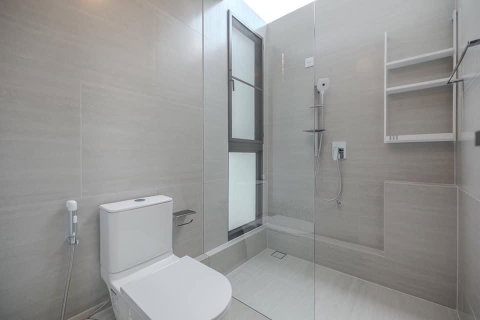 รูปภาพ LTHC10097 – House FOR RENT in rama 9 4 beds 5 baths size 119 sq.w. Near ARL Ban Thap Chang Station ONLY 450k/Month