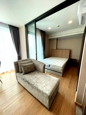 Condos for sale Huai Khwang : Price below project !! negotable price!! corner unit privacy Sale LLOYD Soonvijai-Thonglor