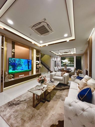 ขายบ้านเดี่ยว 4 ห้องนอน 378 ตร.ม. 122 ตร.ว. นันทวัน พระราม 9 กรุงเทพกรีฑาตัดใหม่