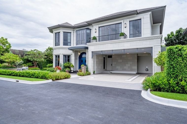 LTHC10121 – Luxury House FOR SALE in Krungthep Kreetha size 148.3 sq.w. 4 beds 5 baths Near MRT Sri kreetha Station ONLY 59.9 MB