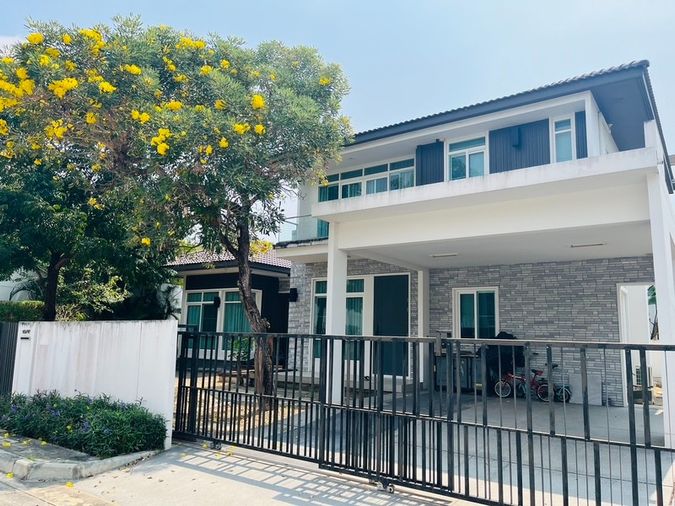  Hot sale 2-storey detached house, Manthana Wongwaen Village, Bangbon, Bangkok