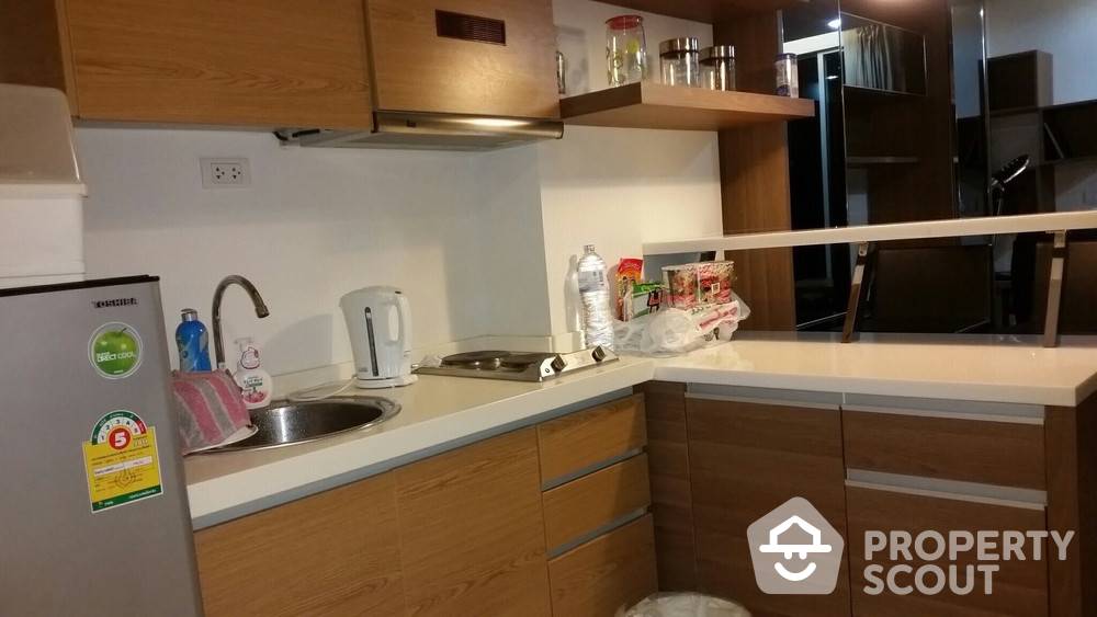 picture Studio Condo at Focus On Saladaeng Condominium near MRT Si Lom (ID 386407) - 2/10