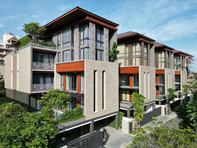 ขายบ้านเดี่ยว : LTHC10124 – Luxury House FOR SALE in Sathorn size 60 sq.w. 5 beds 4 baths Near MRT Khlong Toei Station ONLY 68 MB