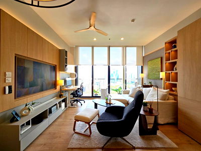 ขายคอนโด : Nice Decorate 1 Bed Large Room 51.20 sq.m. High Fl. Good Location Close to BTS Asok & MRT Sukhumvit-Noble BE19