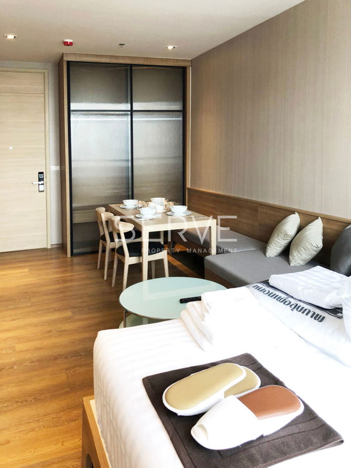 picture Studio Homey Style on High Fl, 15+ Close to BTS Phrom Phong and The Emporium  / Condo for Rent -Park 24 - 4/9