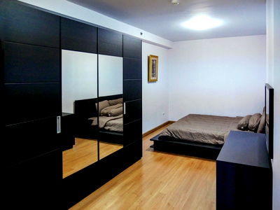 Condos for sale : Condo for sale Supalai Park Ekkamai - Thonglor fully furnished with tenant