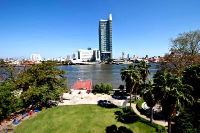 Condos for sale : Condo for sale Supalai River Place, size 103 sq m, 2 bedrooms, has parking and private rooftop garden, fully furnished, opposite Asiatique : SL23S-011 
