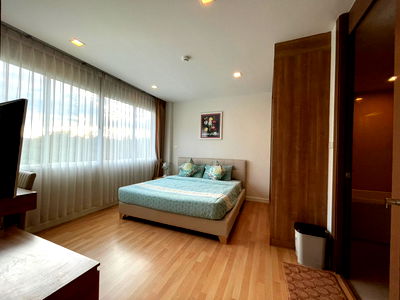 Condos for rent Robinson Sriracha : Condo for rent Greenlake Condo Sriracha 48 sq m. Beautiful room free furniture. Near the community very good atmosphere