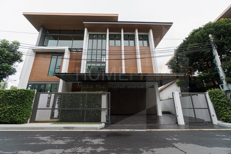 Houses for sale : The AVA Residence Sukhumvit 5 bedrooms, for sale