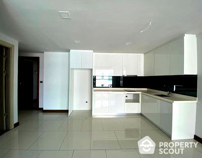 Condos for sale : 2-BR Condo at The Peak Towers close to Phratamnak (ID 1510236)