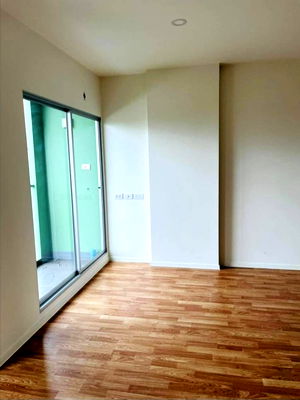 Condos for sale : Condo for sale Lumpini Ville Phranangklao - River View (empty room, never lived in & it looks new)
