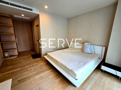 ขายคอนโด : Condo in the Thonglor Area - 1 Bed Large Unit with Bathtub Swimming pool view / Condo For Sale-Noble Solo