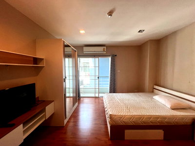 Condos for sale Muang Chiang Mai Chiang Mai : One Plus CMU 3, cheap price, next to CMU. Can walk to CMU, Tel. 098-9690236(Janny)