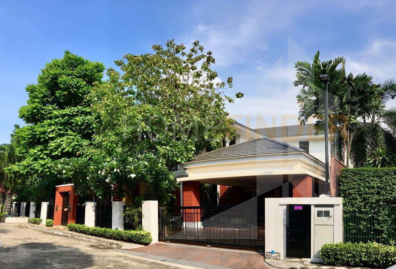 Houses for sale : Narasiri Pattanakarn-Srinakarin 5 bedrooms, for sale
