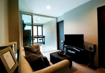 คอนโดให้เช่า : ให้เช่า Rhythm Sukhumvit44/1. 1นอน 45ตร.ม. Line id: @pfagent