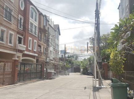 รูปภาพ Yenakard Residence 4 bedrooms, for rent