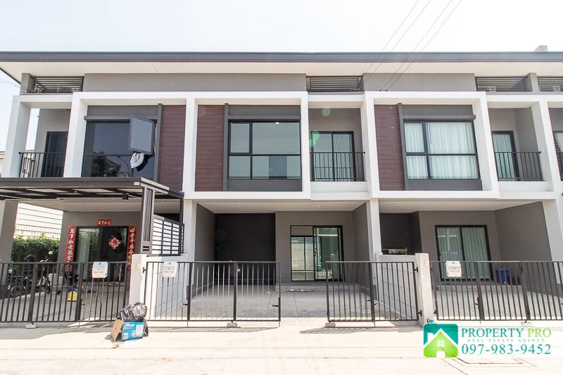 ขายทาวน์โฮม : ขาย บ้าน Lumpini Townville ลาดกระบัง สุวรรณภูมิ ทาวน์โฮม 2 ชั้น 3 ห้องนอน 19 ตรว 121 ตรม ทิศใต้ มีพื้นที่โล่งกว้าง สภาพดี ใกล้ อ่อนนุช : EL23S-008