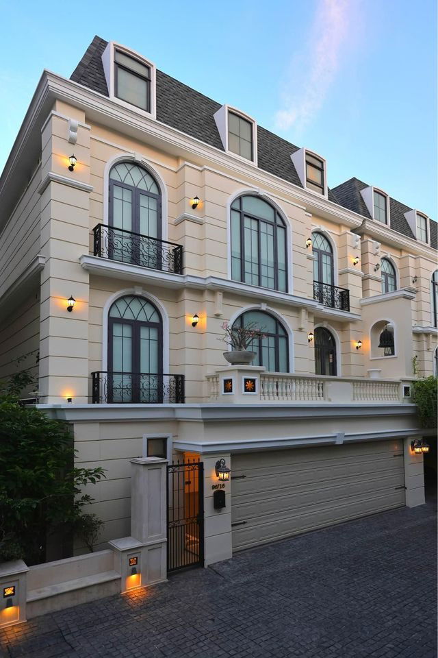 ขายบ้านเดี่ยว : ขาย 🔥🔥 นัดชมบ้านได้ค่ะ บ้านหรู 4 ห้องนอน บิ้วอินทั้งหลัง เดอะ บูเลอวาร์ด เอกมัย 500 ตรม. ✅ ใกล้ เอ็มโพเรียม และ เอ็มควอเทียร์