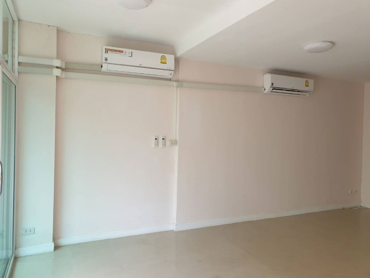 picture ❤ 𝐅𝐨𝐫 𝐫𝐞𝐧𝐭 ❤ Townhome, 3 floors, 3 bedrooms, Saranphruek Village, Lat Phrao 130, Ramkhamhaeng 81, 210 sq m. ✅ near Vejthani Hospital - 2/7