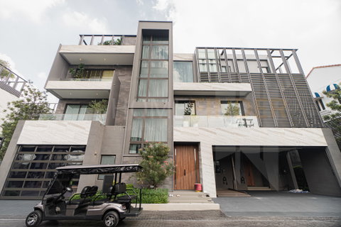 95E1 4 bedrooms, for sale