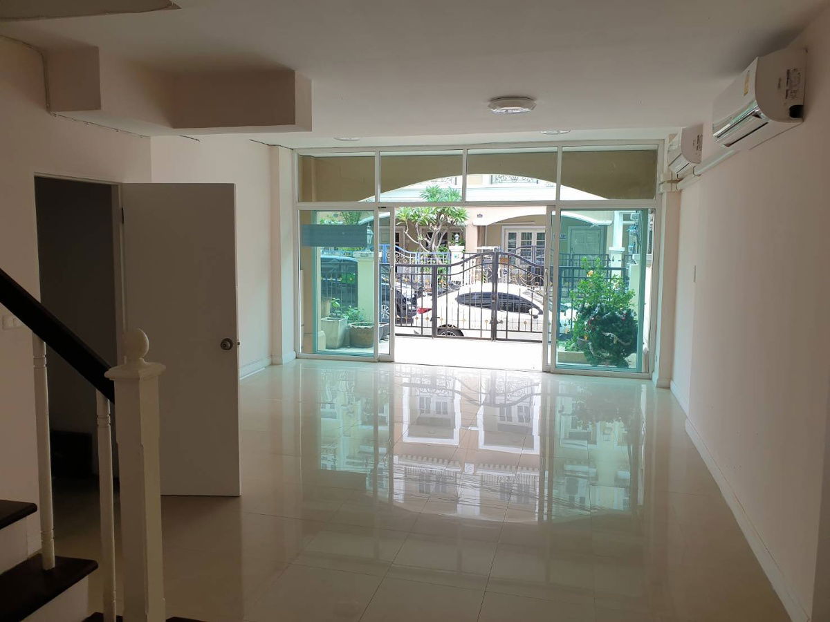 picture ❤ 𝐅𝐨𝐫 𝐫𝐞𝐧𝐭 ❤ Townhome, 3 floors, 3 bedrooms, Saranphruek Village, Lat Phrao 130, Ramkhamhaeng 81, 210 sq m. ✅ near Vejthani Hospital - 7/7