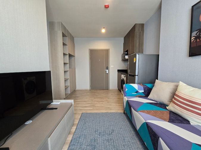  ให้เช่า 1 ห้องนอน พร้อมอ่างอาบน้ำ ห้องใหม่ ไม่มีใครเข้าอยู่  ชั้นสูง วิวสวย เฟอร์ครบ 18,000 บาท