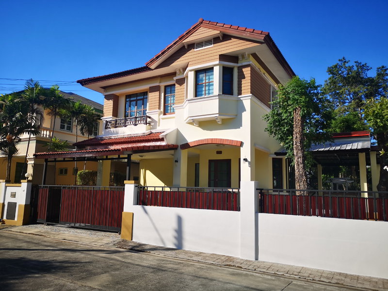 บ้านเดี่ยวให้เช่า : เช่า 20,000 ขาย 4.2 ล้าน บ้านเดี่ยว 2 ชั้น ม.ชัยพฤกษ์-เทพารักษ์ กม.14 ซอยธนสิทธิ์(บางปลา2) รีโนเวทใหม่ทั้งหลัง 64 ตร.วา หลังมุม พร้อมอยู่