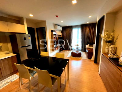 Condos for rent BTS Saphan Taksin : 🔥35K🔥 2 Beds with Bathtub 66.37 sq.m. Good Location BTS Saphan Taksin 340 m. at Rhythm Sathorn Condo / For Rent