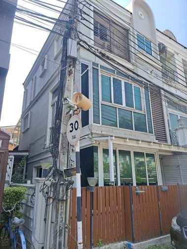 ขายทาวน์โฮม 4 ห้องนอน 280 ตร.ม. 35.5 ตร.ว. เขตคันนายาว