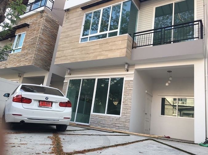 ขายทาวน์โฮม 6 ห้องนอน 200 ตร.ม. 50 ตร.ว. เขตวังทองหลาง