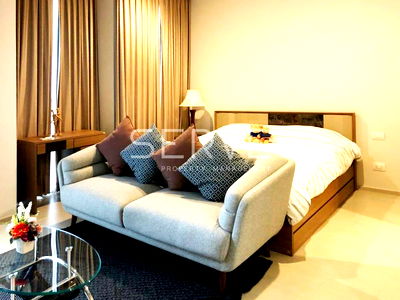 คอนโดให้เช่า : Studio with Partition 46.1 sq.m. Garden view Perfect Location Connenct to BTS Phloen Chit / For Rent-Noble Ploenchit