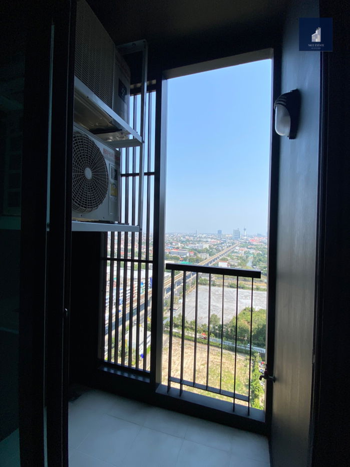 picture Aspire Erawan Prime 0m. BTS Brand New close to elevator on high floor take pool river and BTS view - 9/11