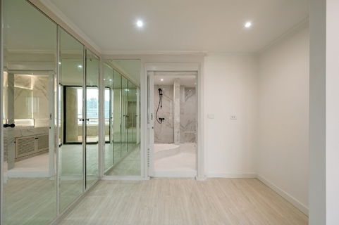 LTH10241 - Dresden Penthouse FOR SALE size 295 Sq. m. 2 beds 3 baths Near BTS Asoke Station ONLY 21.9 MB