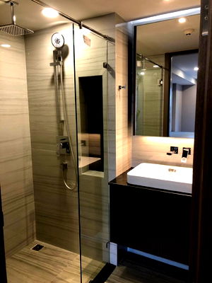 Condos for rent : Klass Siam 44 sq.m. Contact: o84-15o-5483 / Line ID: @806qphgn 