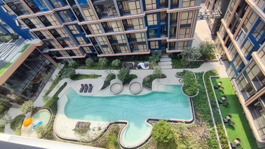 รูปภาพ ศาลายา วัน 15,000 บ. วิวสระ ขนาด 35.25 ตรม มีเครื่องซักผ้า ***ครัวหลัง** ห้องใหญ่สเปกแรง ราคาเบาๆ ชั้น 8 ติดกับชั้นดาดฟ้า เป็นสวนพักผ่อน