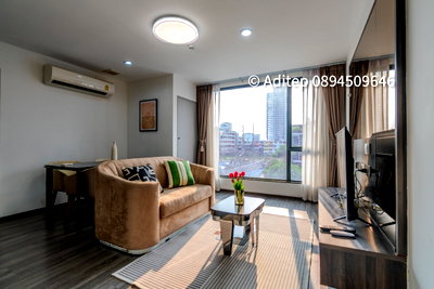 Condos for sale : Ideo Mobi Sukhumvit 40, size 59.4 sq m., 2 bedrooms, 2 bathrooms, condo near BTS Ekkamai, only 600 m., fully furnished, ready to move in.
