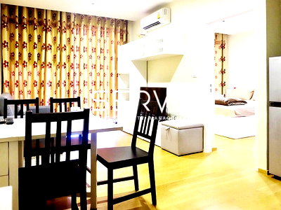 Condos for rent : Real 1 Bed Corner Unit on High Fl. // Bright & Quiet with Good Deal-Noble Revo Silom (โนเบิล รีโว สีลม)
