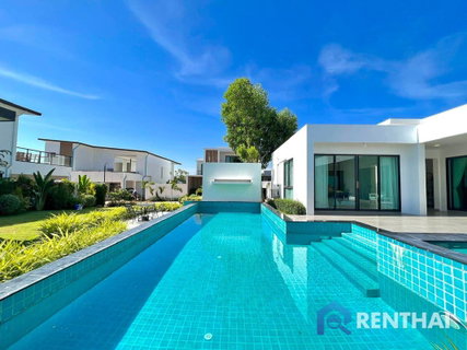 Luxury pool villa in pattaya